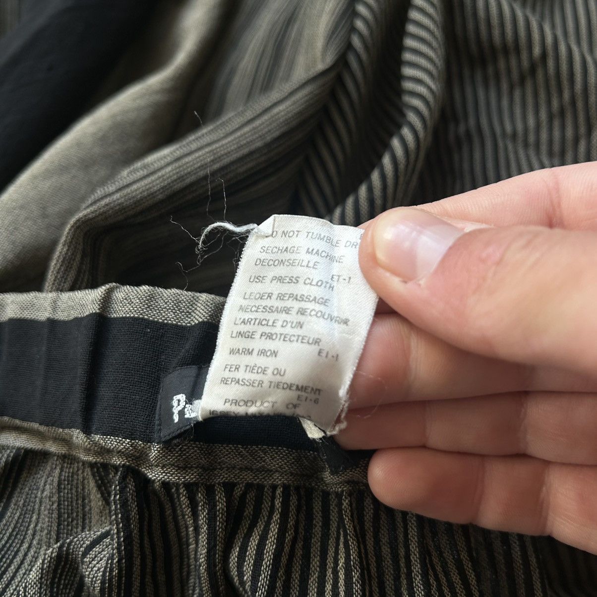 Issey Miyake Archive 1980’s Issey Miyake Permanente Striped Wool Skirt Size 25" / US 0 / IT 36 - 18 Thumbnail