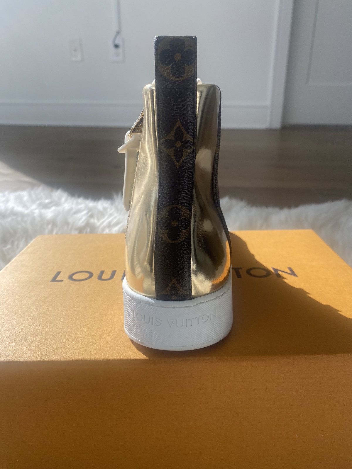 Louis Vuitton LV Monogram Sneakers Size US 7 / IT 37 - 4 Thumbnail