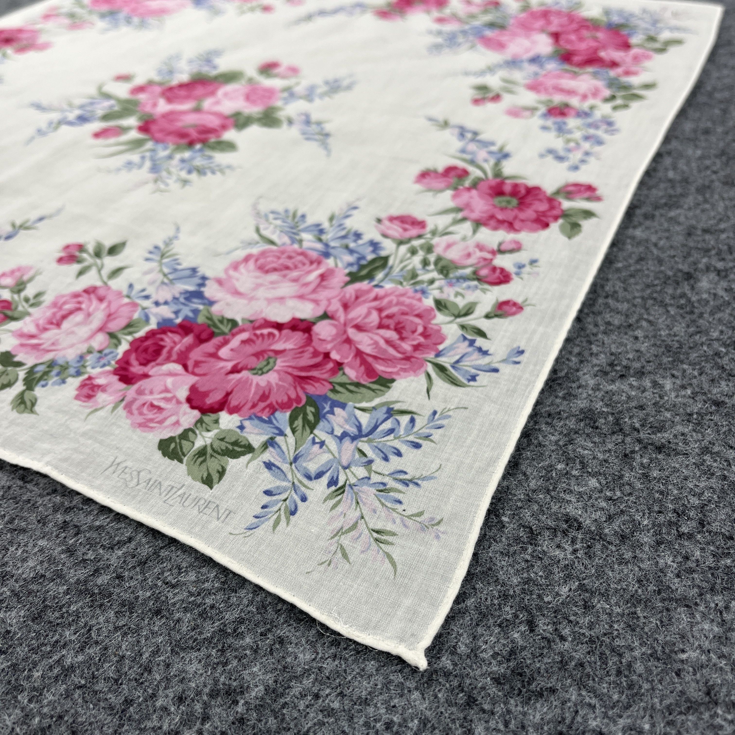 Vintage Yves Saint Laurent Handkerchief / Bandana / Neckerchief B524 Size ONE SIZE - 5 Thumbnail