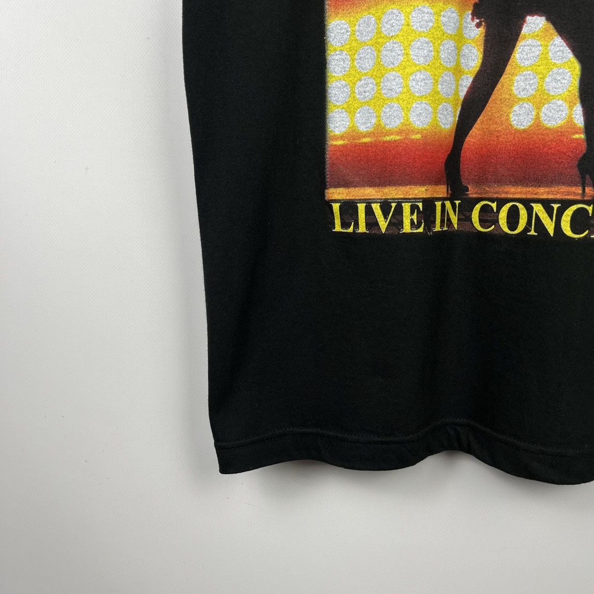Band Tees Vintage Tina Turner Live in Concert T Shirt 00’s Size US L / EU 52-54 / 3 - 4 Thumbnail