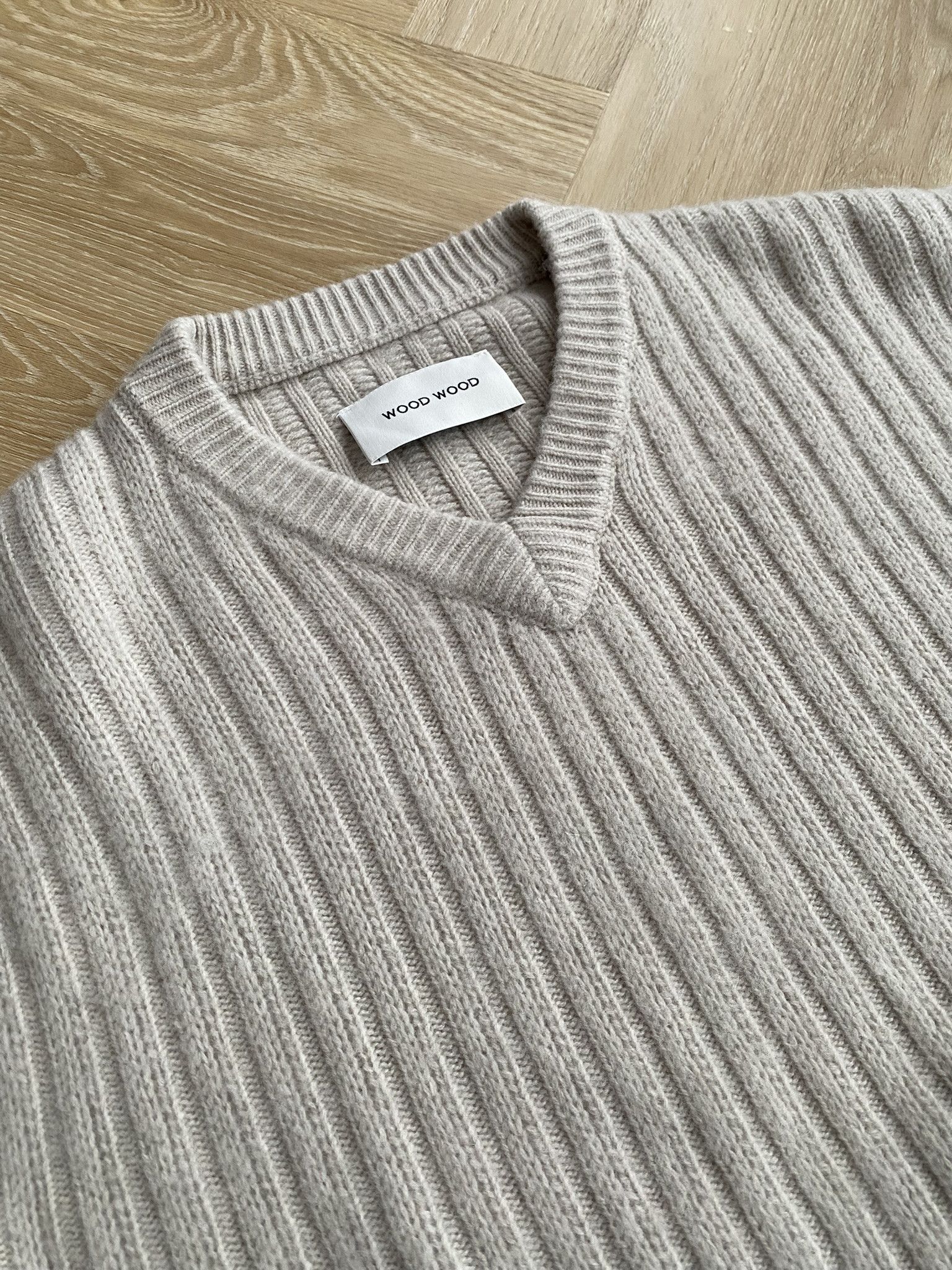 Wood Wood 48/M - Lambswool Cable V-Neck - Nature Size US M / EU 48-50 / 2 - 8 Thumbnail