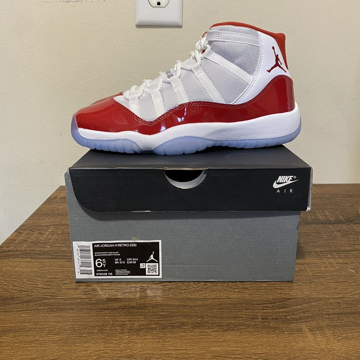 Jordan Brand Nike Air Jordan 11 Retro Cherry 2022 378038-116 GS 6.5Y NEW Size US 6.5 / EU 39-40 - 3 Thumbnail