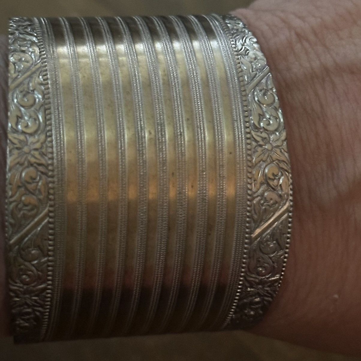 Vintage Vintage gold tone wide cuff bracelet Size ONE SIZE - 2 Thumbnail