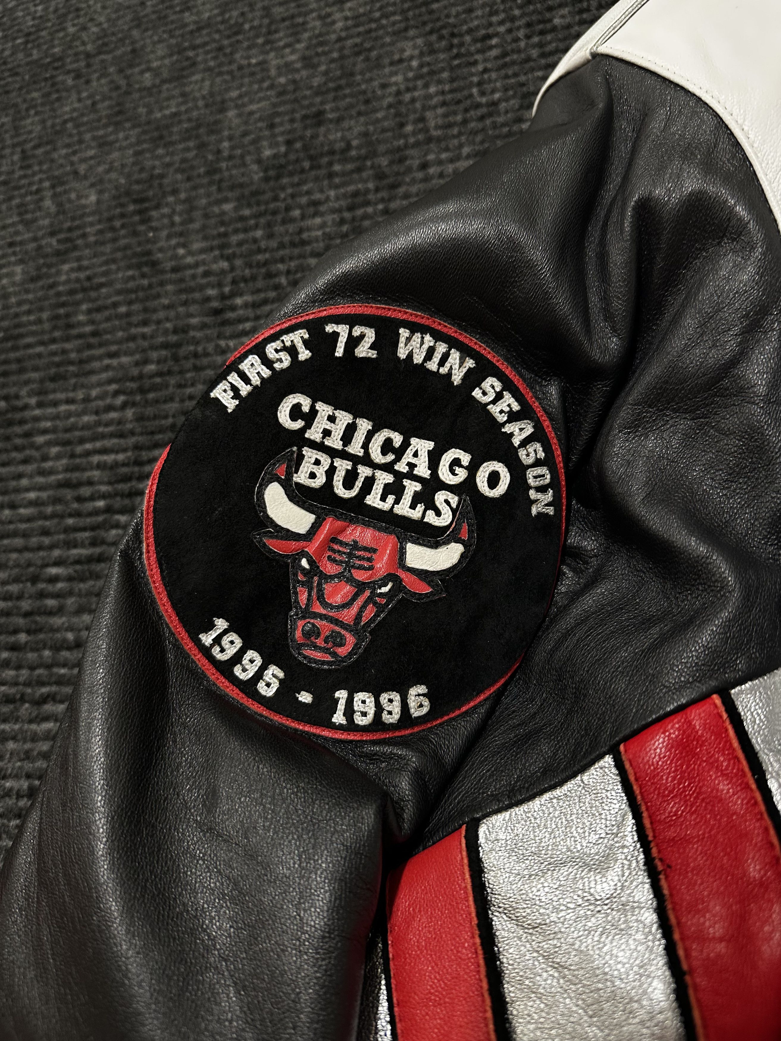 JH Design × Jeff Hamilton × NBA *NEW* Vintage JH Design *1996 CHICAGO BULLS* Leather Jacket Size US XL / EU 56 / 4 - 4 Thumbnail