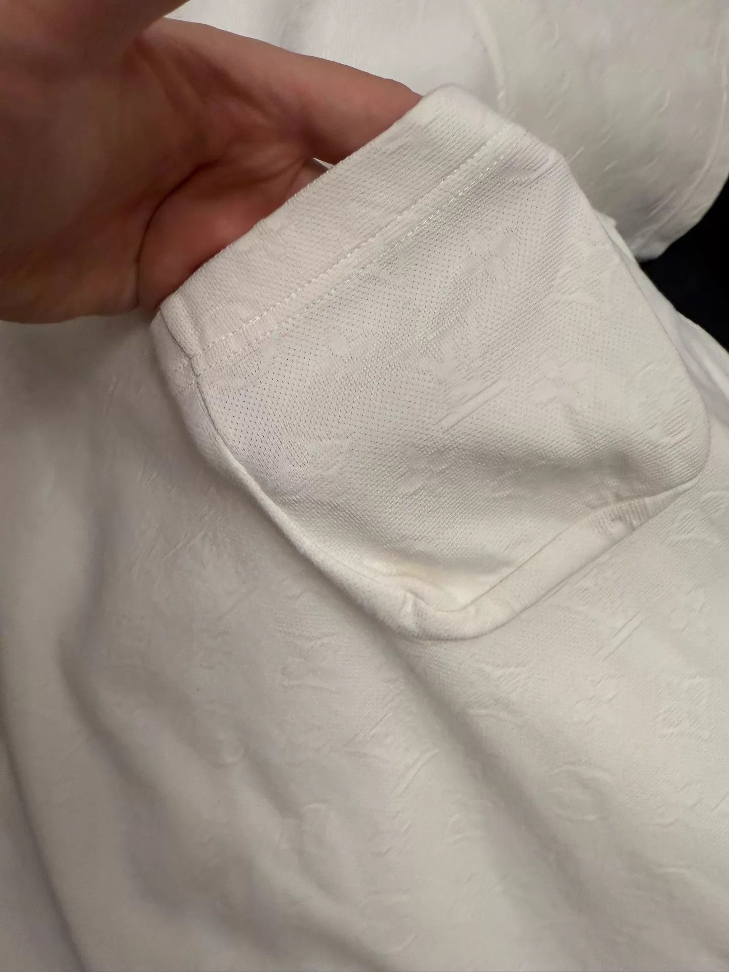 Louis Vuitton LOUIS VUITTON Full Logo White Short-Sleeve T-Shirt XXL Size US XXL / EU 58 / 5 - 3 Thumbnail