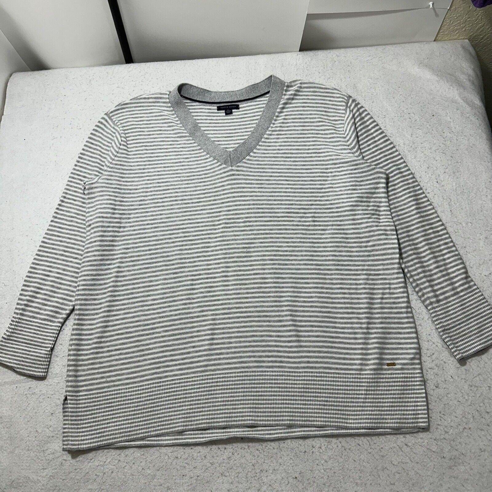 Tommy Hilfiger Tommy Hilfiger XXL Gray White Striped V-Neck Sweater Cotton Size XXL / US 16-18 / IT 52-54 - 1 Thumbnail