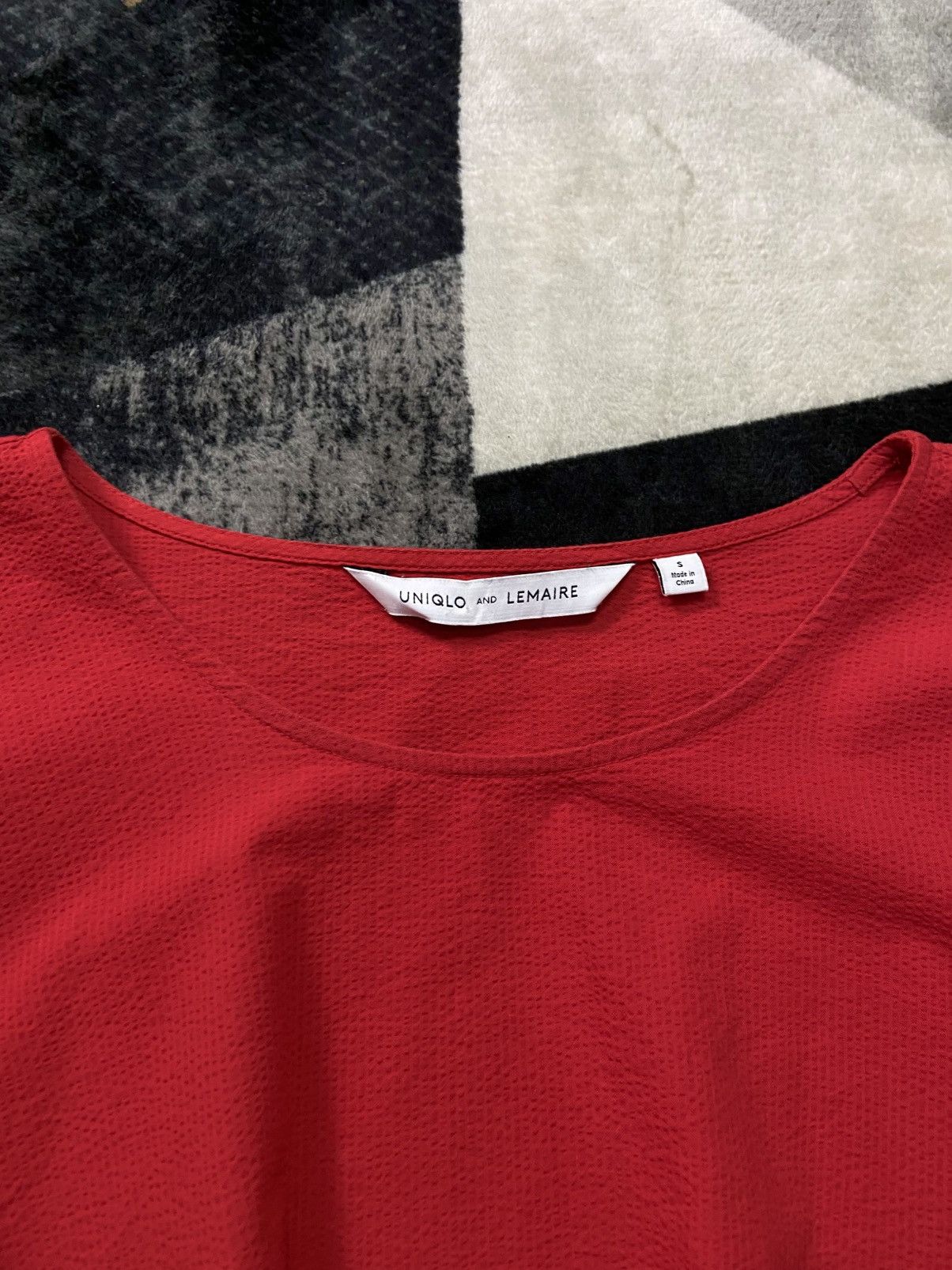 Lemaire × Uniqlo Uniqlo and Lemaire 2016 Seersucker Roll Sleeve Blouse Red Size S / US 4 / IT 40 - 5 Thumbnail