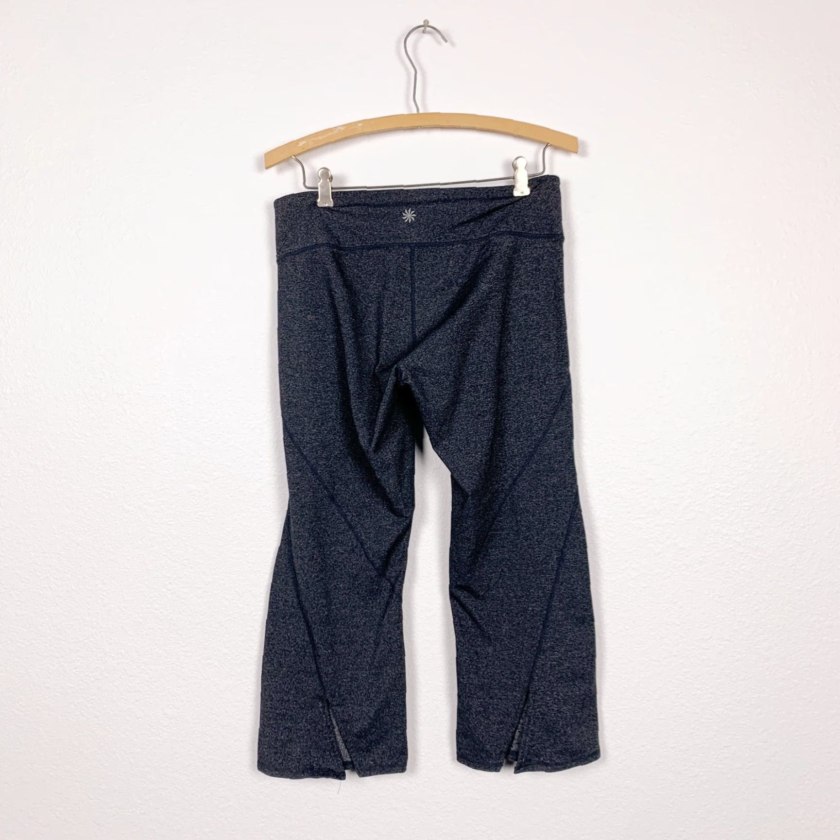 Athleta Athleta Power Up Ananda Split Leg Cropped Pants Leggings 819704 Size Medium Black Womens M Inseam 22” Yoga Activewear Size 32" / US 10 / IT 46 - 4 Thumbnail