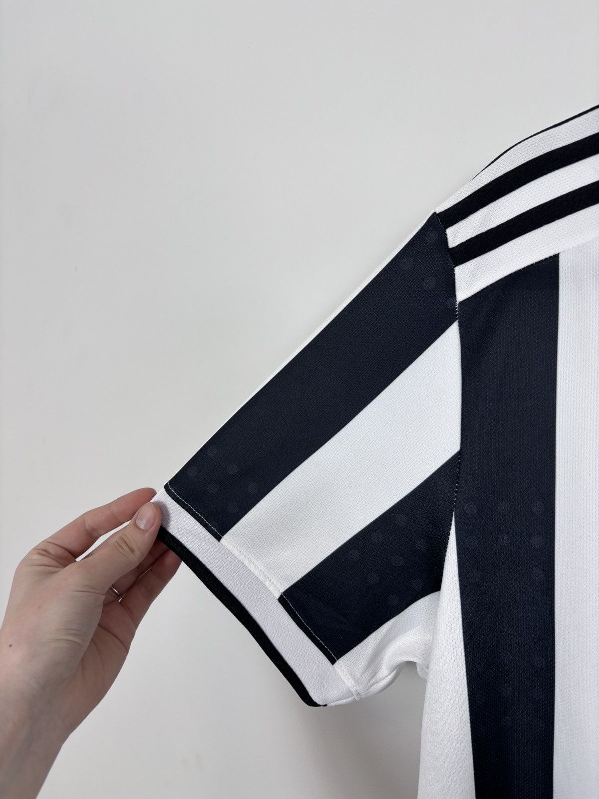 Adidas Adidas Juventus 2021/2022 Home NWT Football Soccer Jersey Size US XL / EU 56 / 4 - 9 Thumbnail