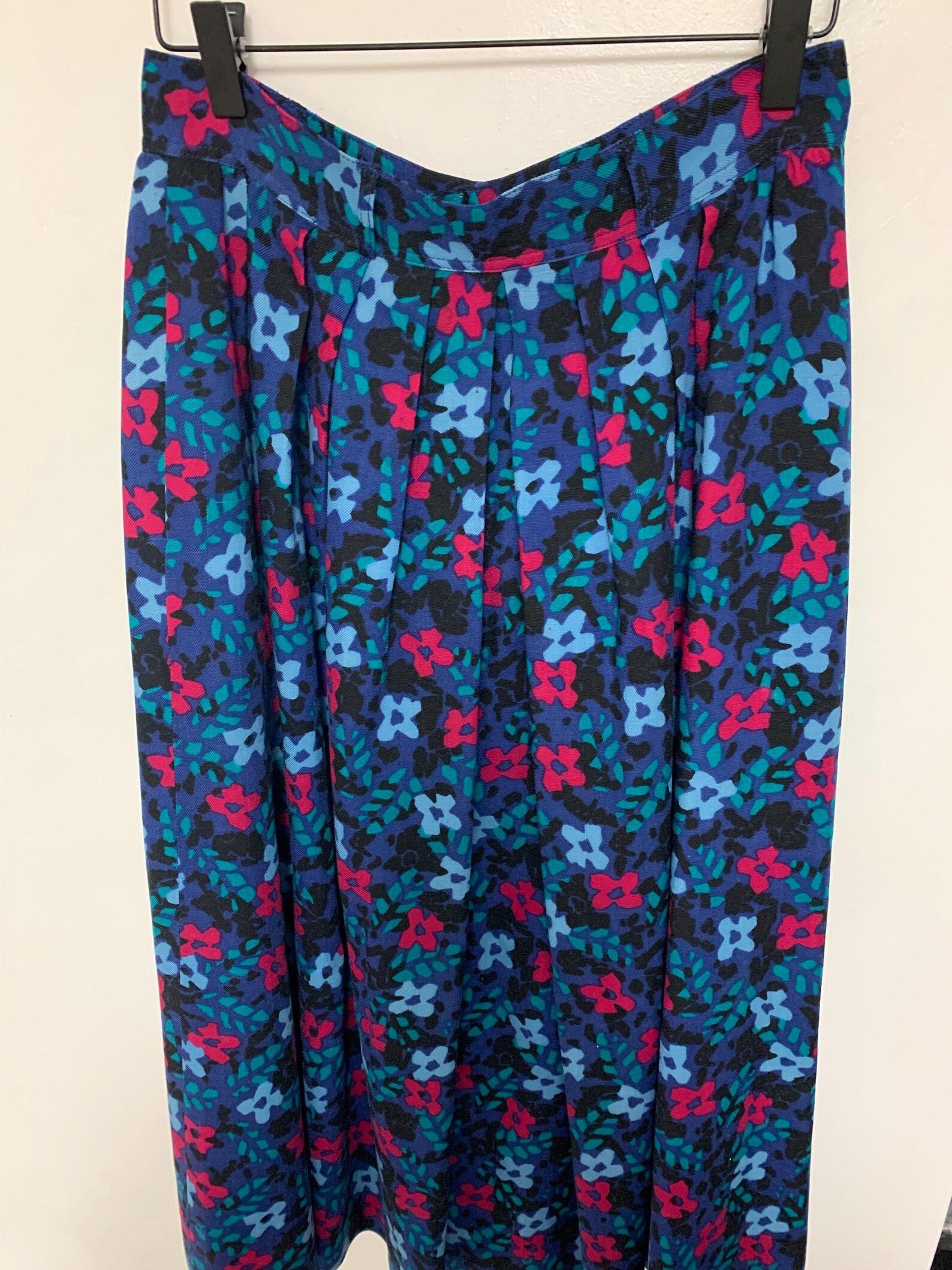 Guy Laroche × Vintage Vintage Guy Laroche Wool Pleated Midi Skirt with Flowers Size 26" / US 2 / IT 38 - 1 Thumbnail