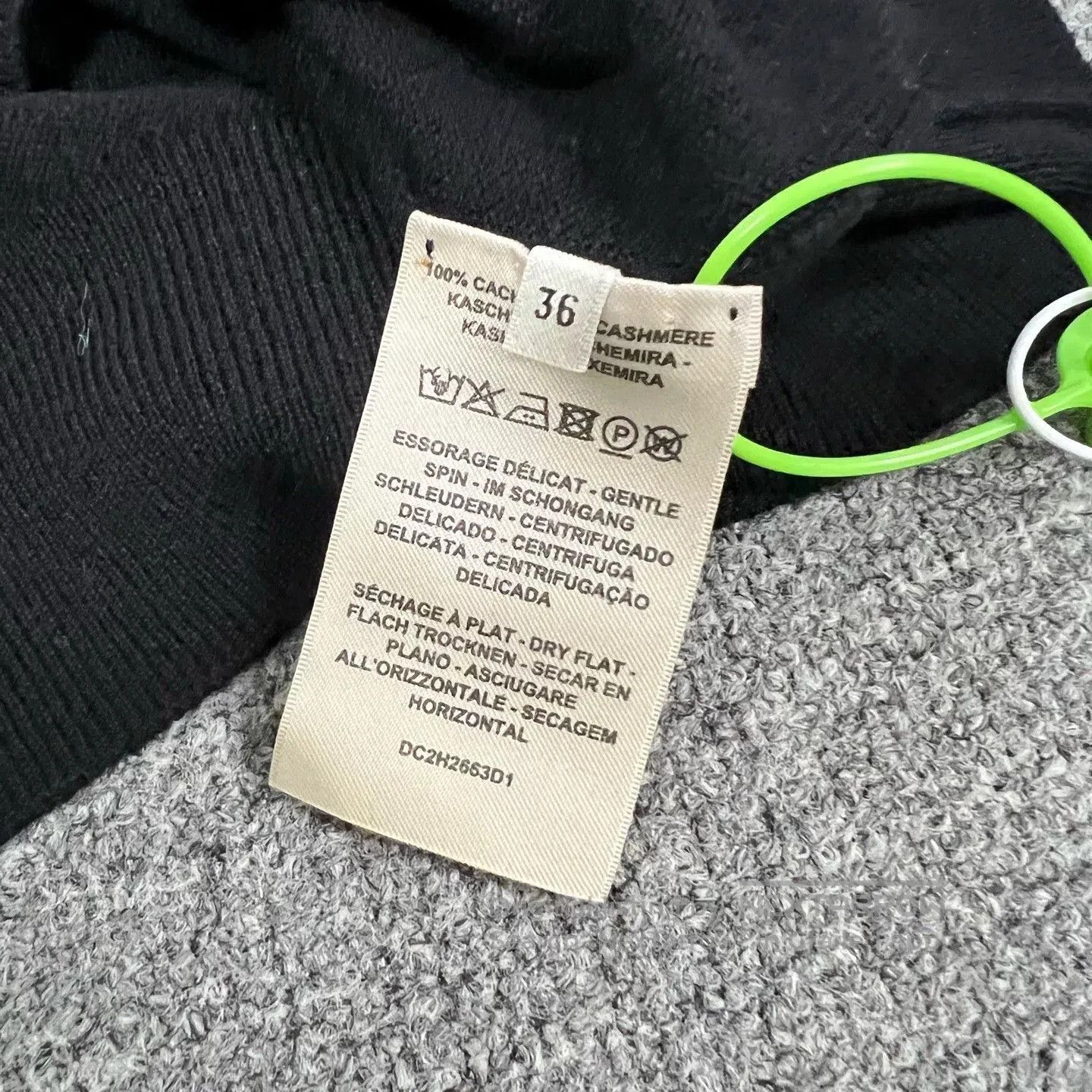 Hermes Hermes Jacquard Logo Cashmere Short. Size S / US 4 / IT 40 - 5 Thumbnail