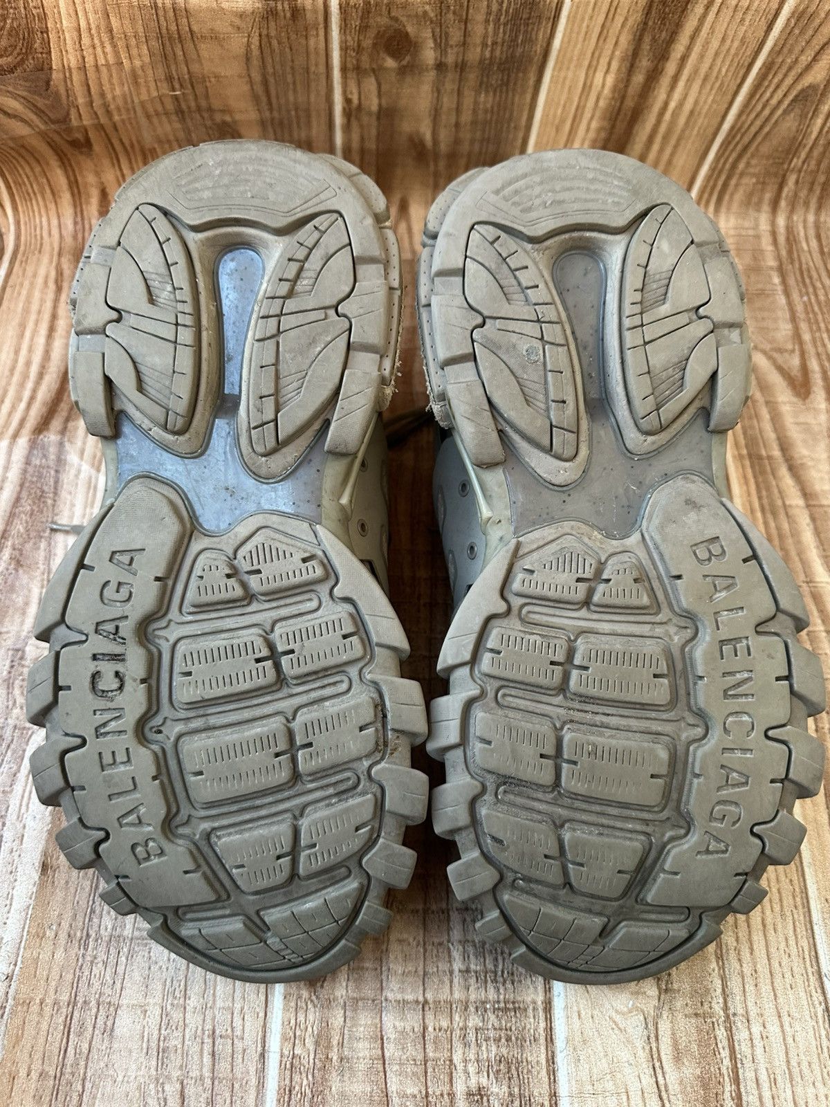 Balenciaga Balenciaga Track Sneakers Gray Lowtops Size US 9 / EU 42 - 16 Thumbnail
