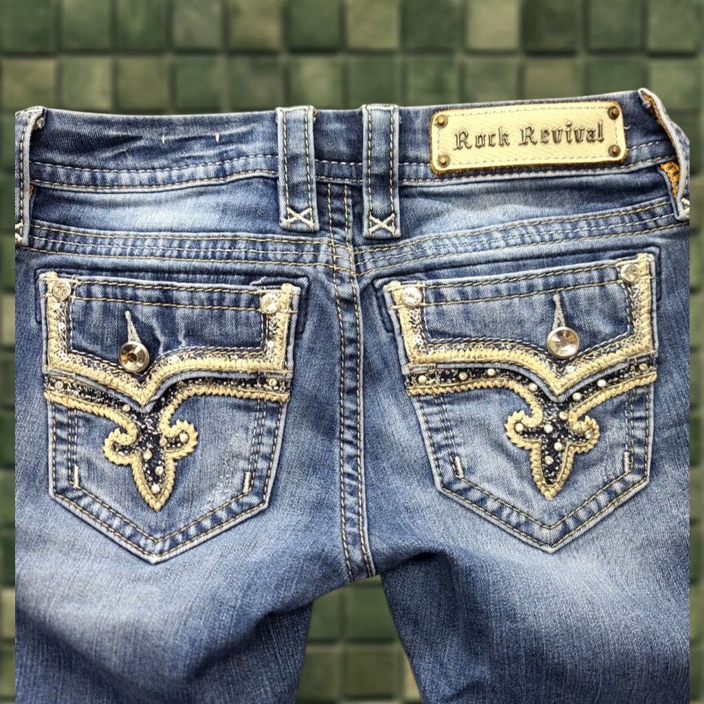 Vintage VINTAGE Rock Revival Betty Capri Womens 25 Denim Blue 5-Pocket Embroidered Rhinestone Western Cowgirl Y2K Womens Size ONE SIZE - 1 Thumbnail