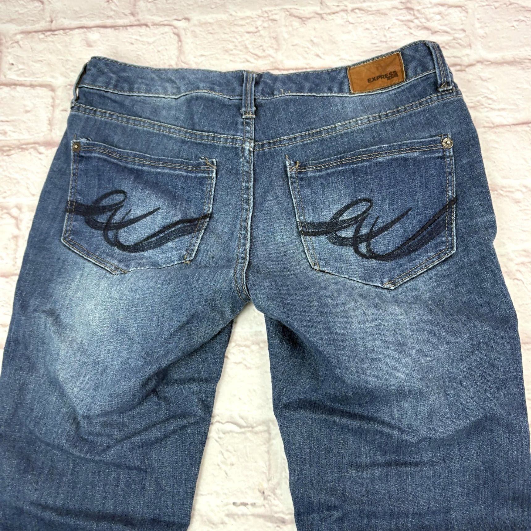 Express Express Jeans Womens 4 Medium Wash Blue Low Rise Cropped 30x24 Embroidered Denim Size 27" / US 4 / IT 40 - 5 Thumbnail