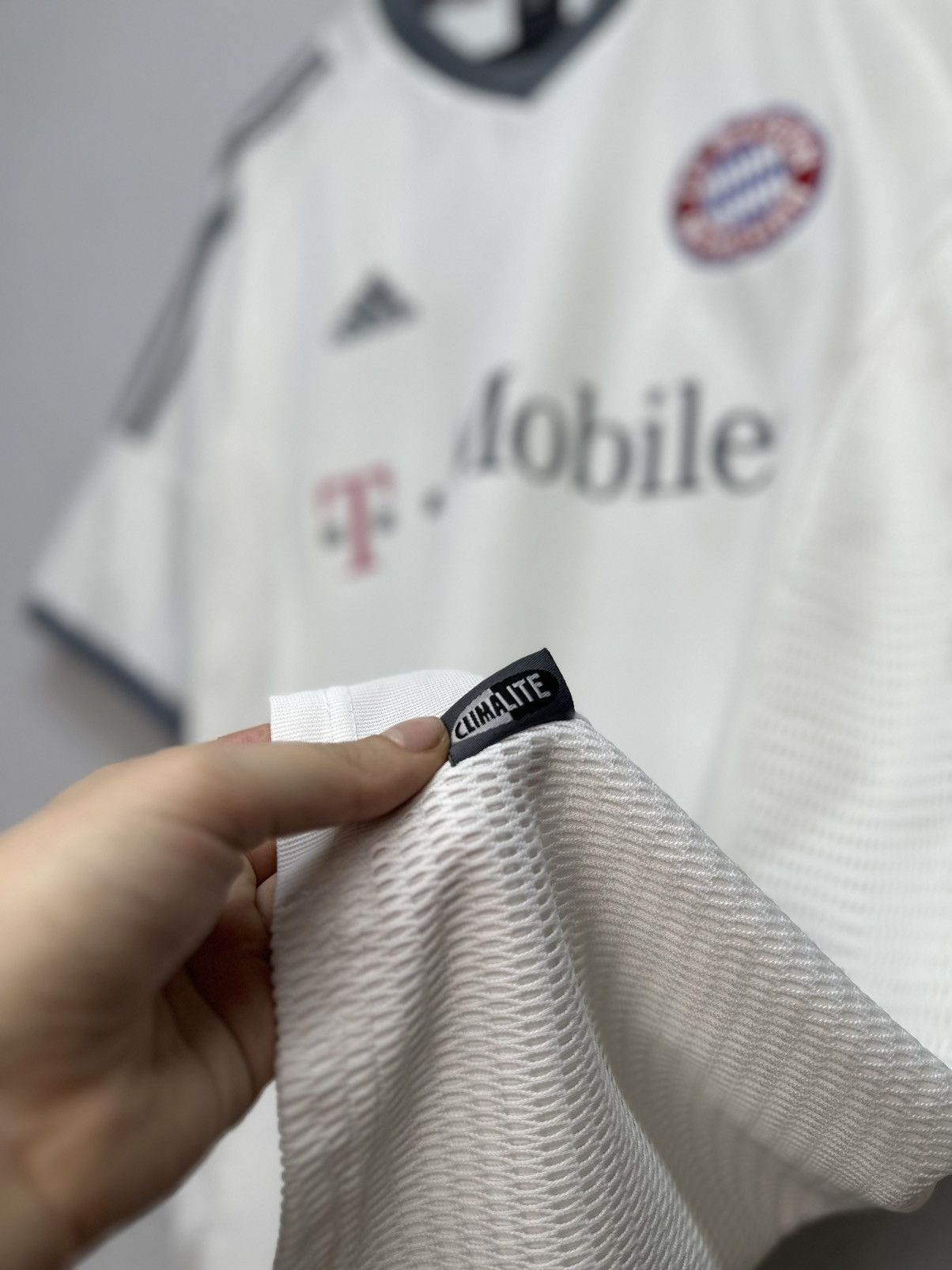 Adidas BAYERN MUNICH 2002/3 FOOTBALL ADIDAS Soccer jersey VINTAGE Size US L / EU 52-54 / 3 - 5 Thumbnail