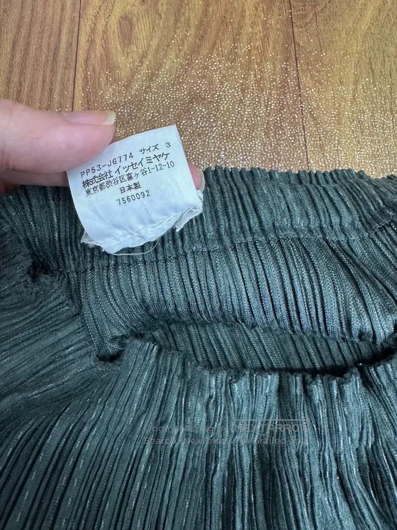 Issey Miyake Issey Miyake size:3 Dark Green Pleated Midi Skirt Size 22" - 8 Thumbnail