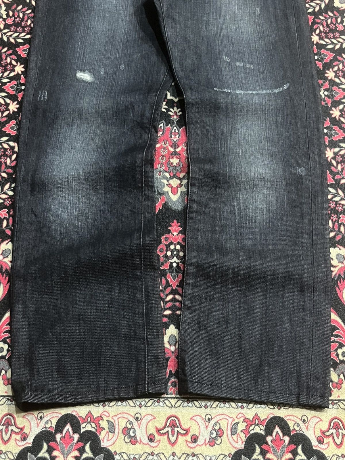 Uniqlo Vintage Uniqlo UJ Dark Washed Distressed Straight Leg Jeans Size US 33 - 8 Thumbnail
