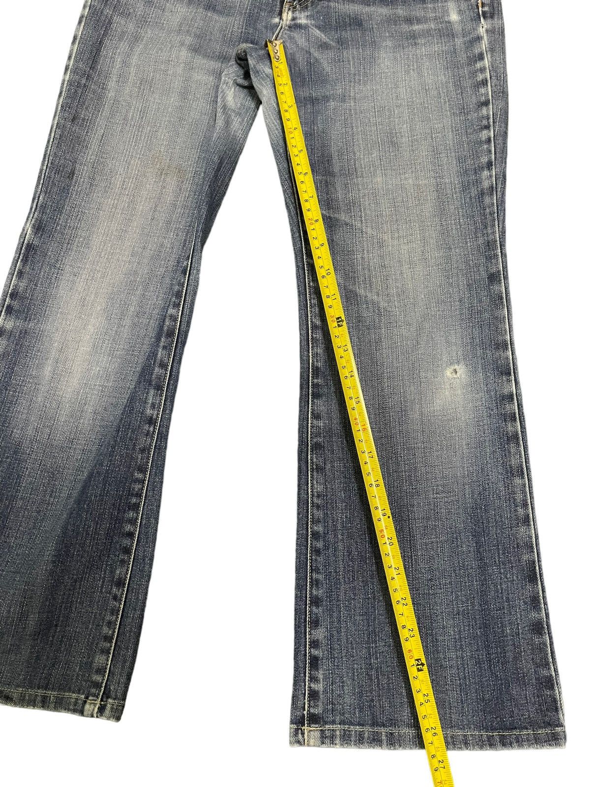 Uniqlo Vintage Japanese Uniqlo Blue Wash Baggy Style Flare Jeans Size US 30 / EU 46 - 11 Thumbnail