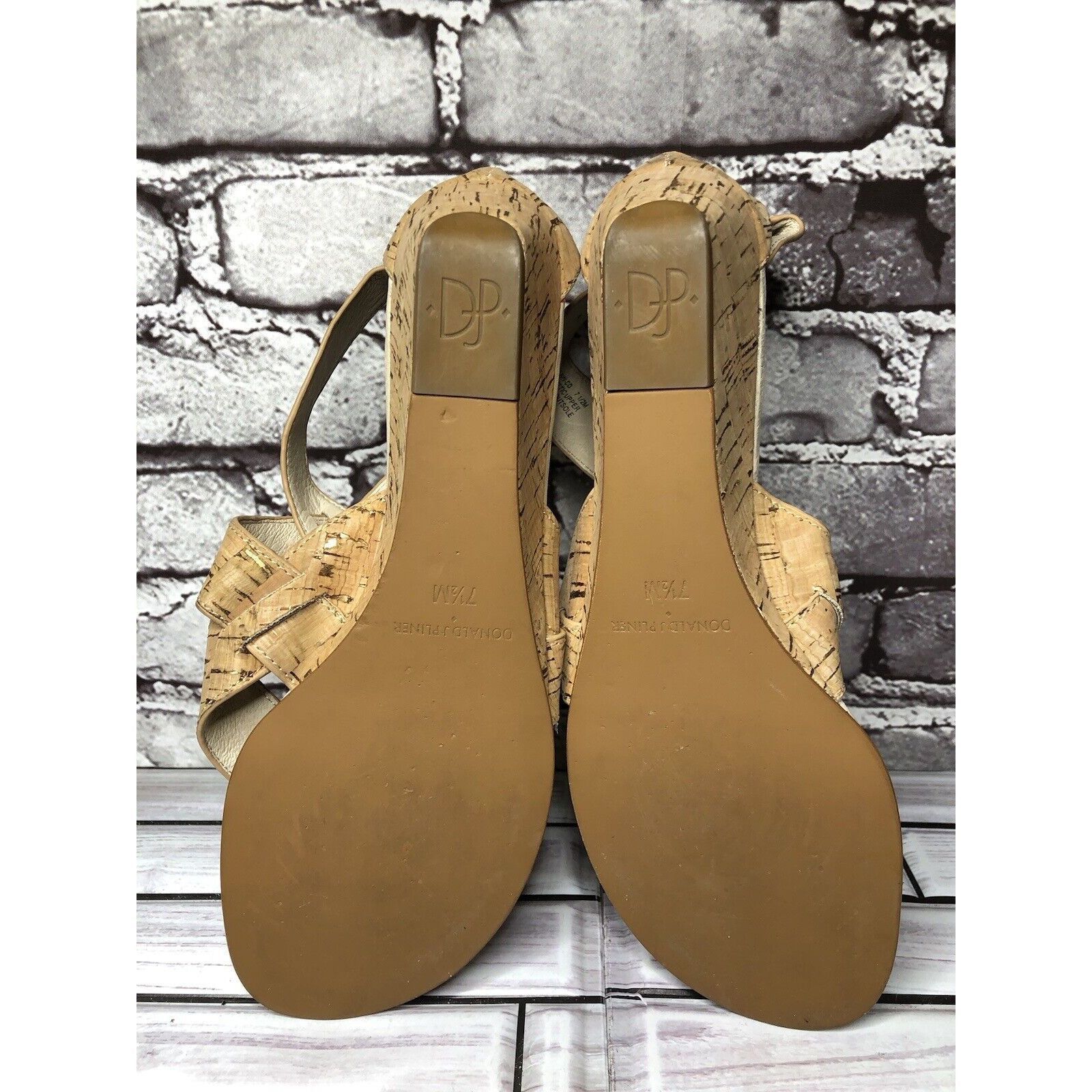 Donald Pliner Donald Pliner Deann Tan Cork Wedge Back Zipper Sandals Women Size US 7.5 / IT 37.5 - 6 Thumbnail