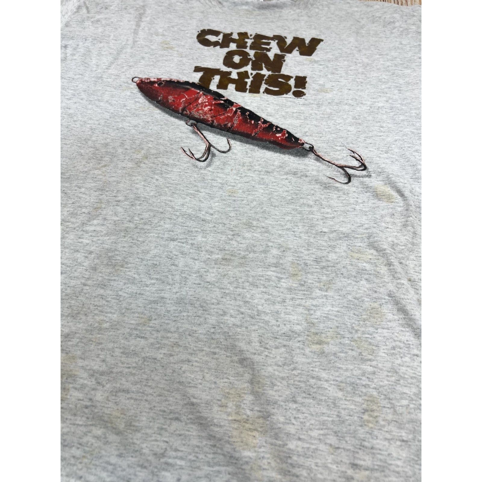 Fruit Of The Loom VINTAGE Fishing T Shirt Chew On This Lure XL Gray Men XL Fruit of the Loom T-Shirt Fish Pre owned Size US XL / EU 56 / 4 - 6 Thumbnail