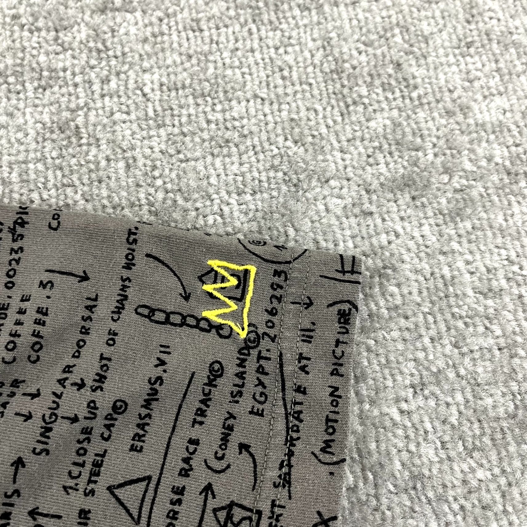 Uniqlo VINTAGE Uniqlo Men’s Short Sleeve T-Shirt XL Gray Jean Michel Basquiat Artist Graphic All Over 2010s Clothing Size US XL / EU 56 / 4 - 3 Thumbnail