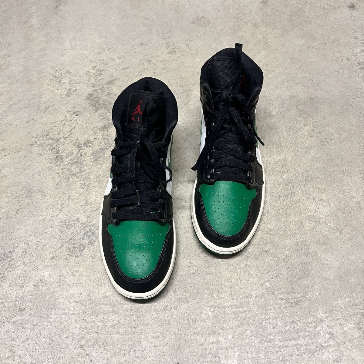 Nike Nike Air Jordan 1 Mid Size US 8 / EU 41 - 11 Thumbnail
