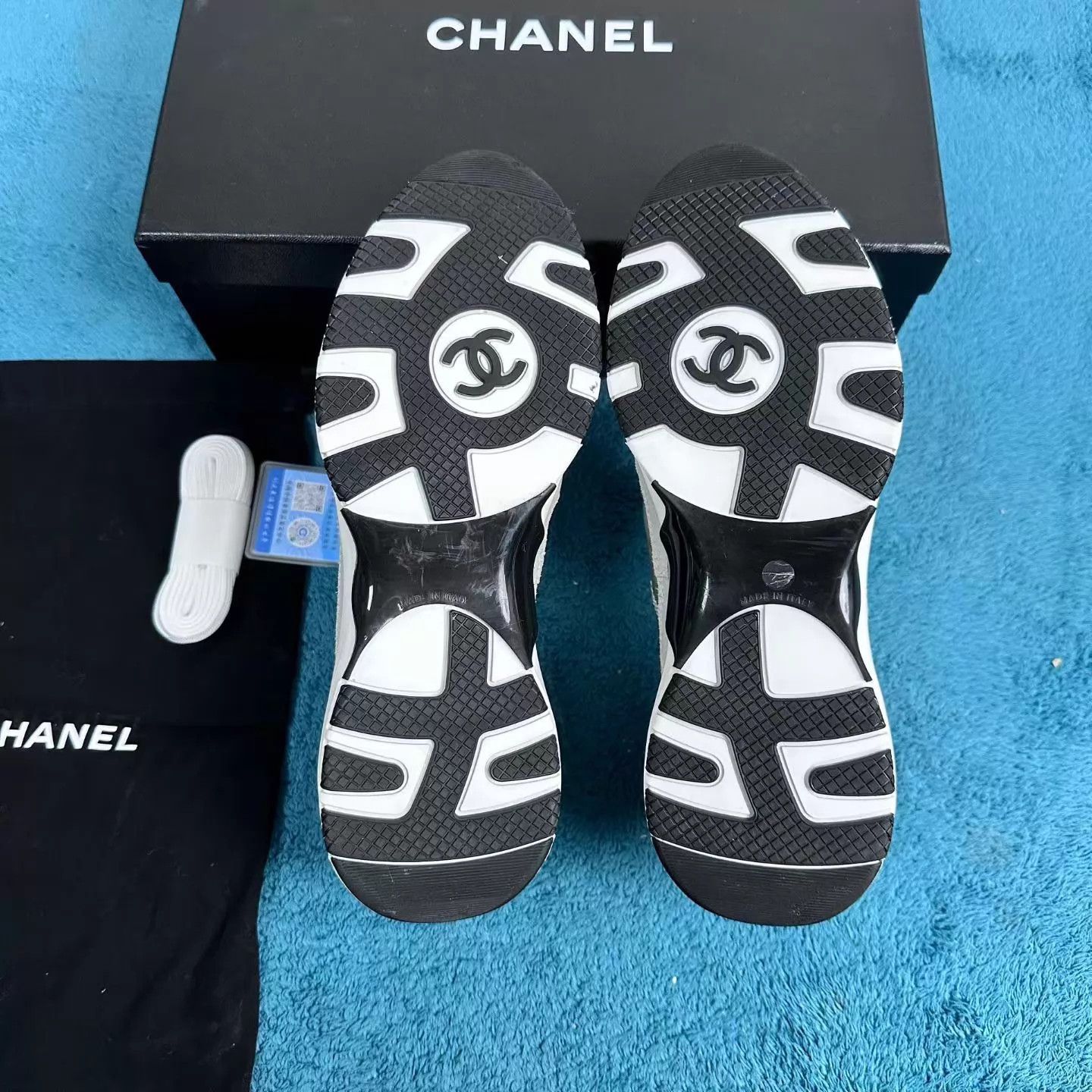 Chanel Chanel 25A Calfskin Low-Top Sneakers Pale Gold 37.5 Size US 7 / IT 37 - 5 Thumbnail