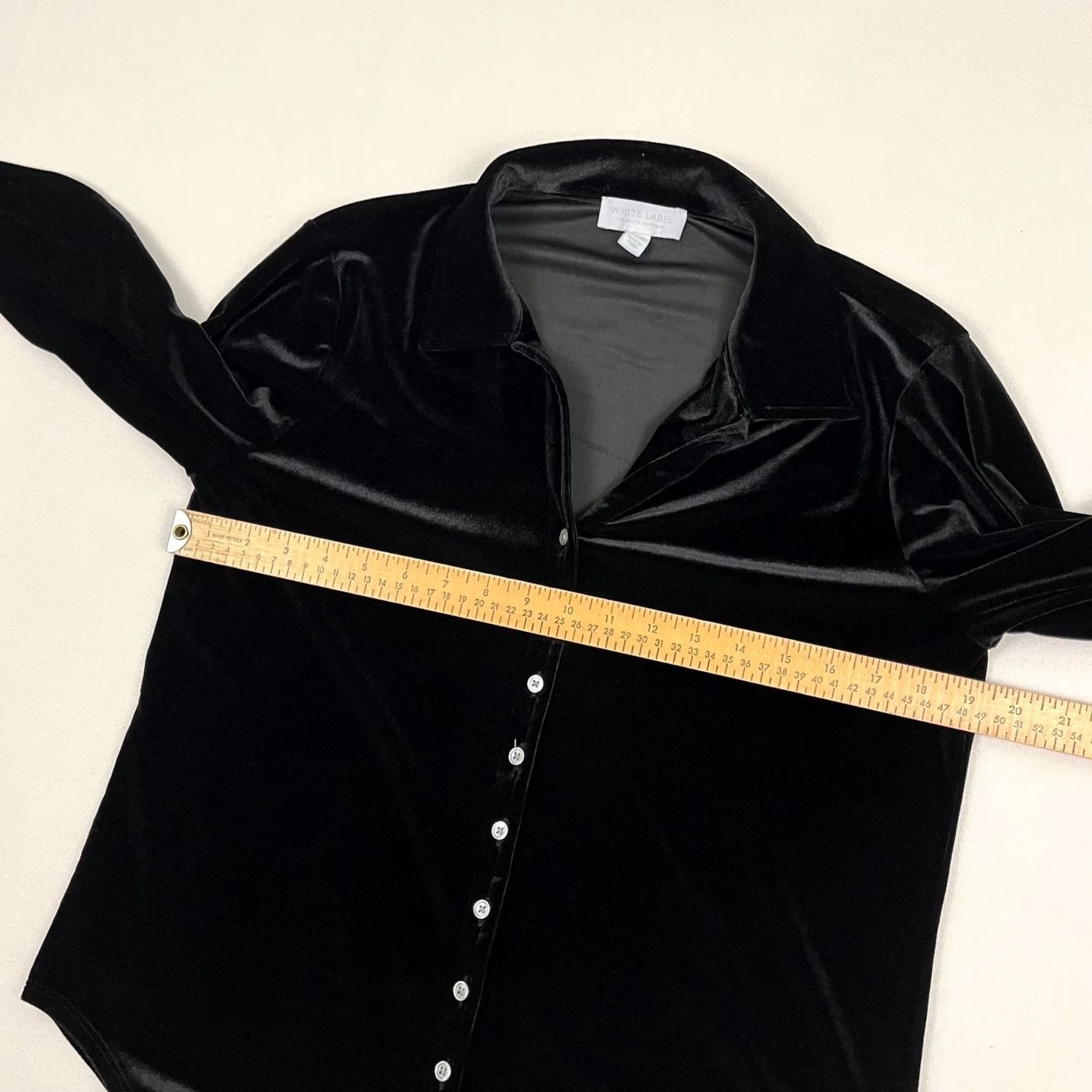 Vintage VINTAGE The White Company Blouse Women 6 Black Velvet Witchy Whimsigoth 90s Classic Retro goth Woman Blouse Button-Up Long Sleeve Black Velvet Size M / US 6-8 / IT 42-44 - 4 Thumbnail