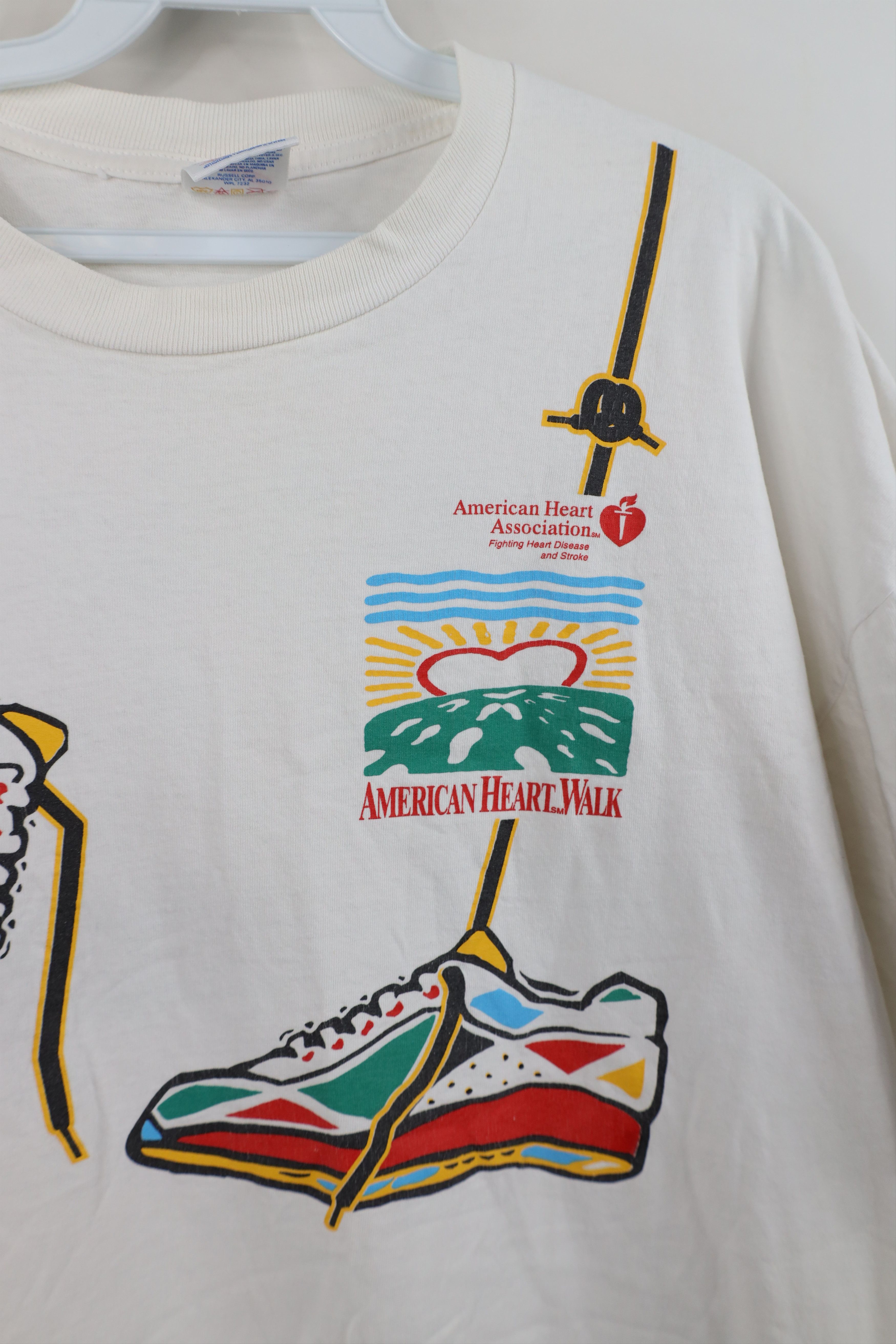 Vintage Vintage 90s Streetwear Heart Walk Shoes Short Sleeve T-Shirt Size US XL / EU 56 / 4 - 5 Thumbnail