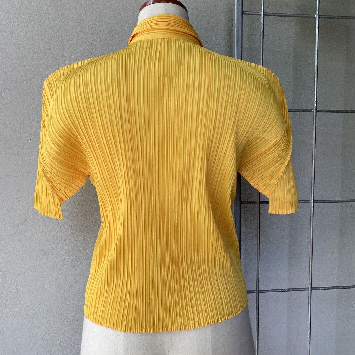Pleats Please Issey Miyake Pleats Please Issey Miyake Sunshine Pleated Yellow Shirt Size M / US 6-8 / IT 42-44 - 2 Thumbnail