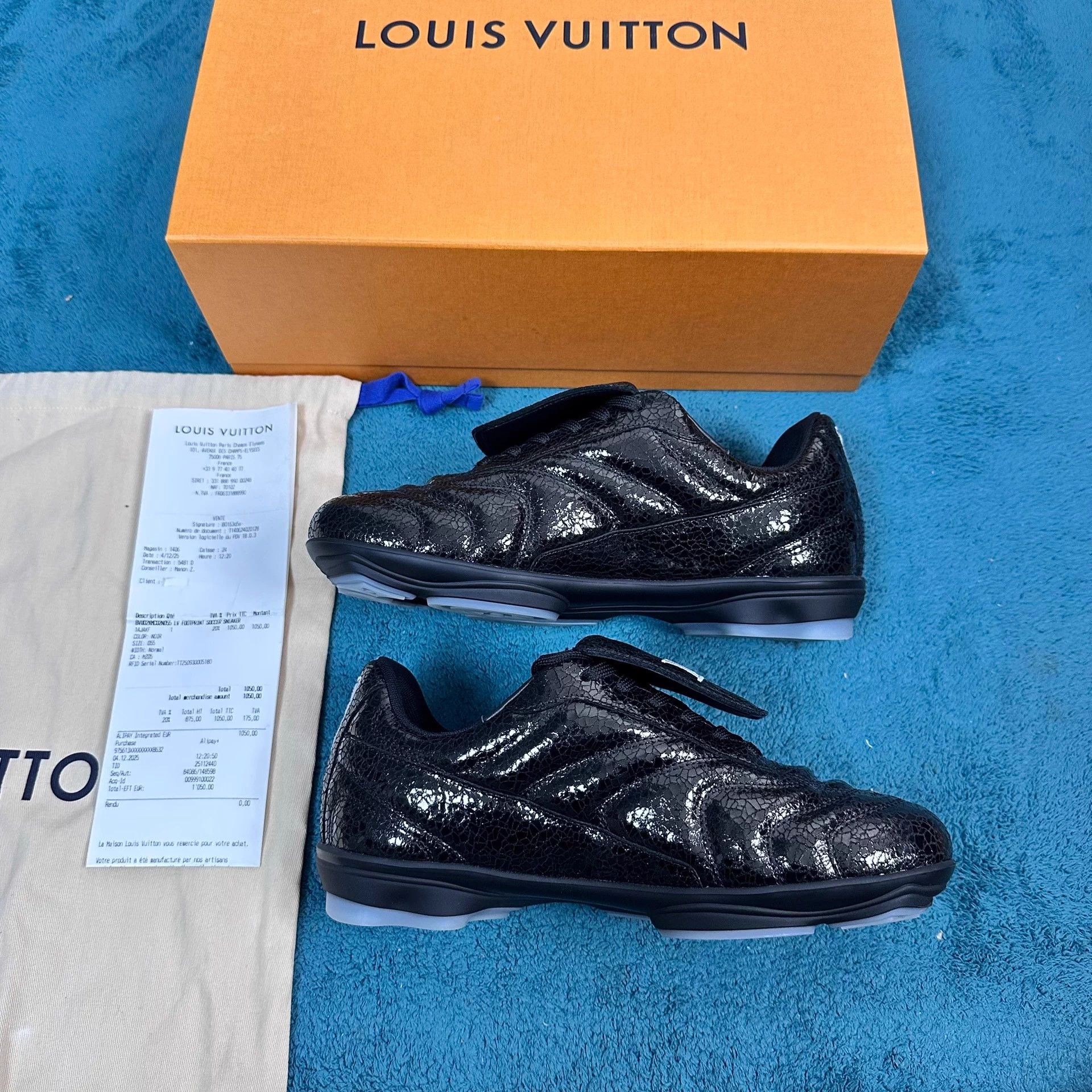 Louis Vuitton LV Footprint Soccer Patent Low-Top Sneakers Black Size US 8 / IT 38 - 3 Thumbnail