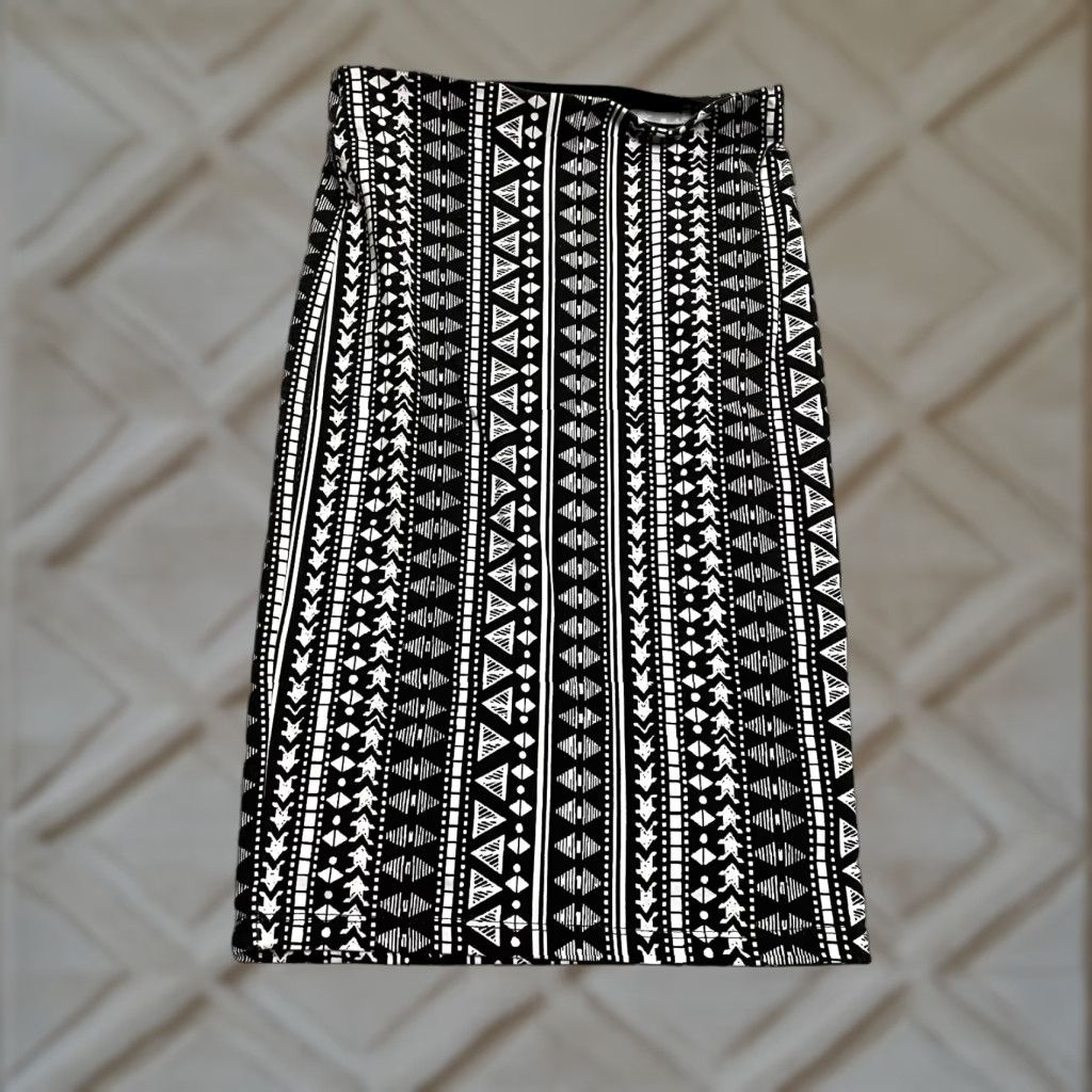 H&M H&M Midi Pencil Skirt Women's XS Black White Geometric Stretch Casual Work Size 26" / US 2 / IT 38 - 1 Thumbnail