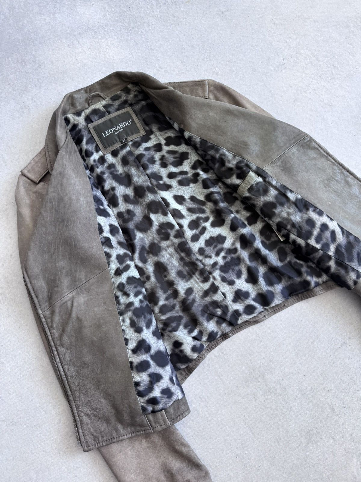Other Vintage Leonardo Women’s Leather Biker Jacket Italy Designer Size M / US 6-8 / IT 42-44 - 10 Thumbnail