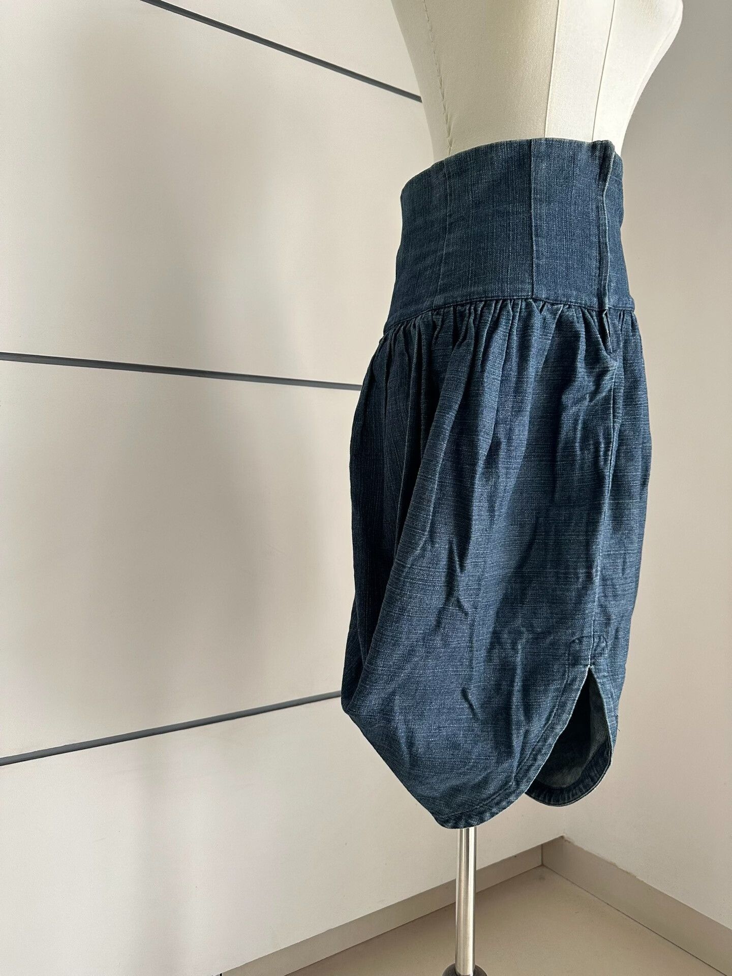 Hussein Chalayan HUSSEIN CHALAYAN SIZE42 Cocoon-shaped denim short skirt| Size 41" - 3 Thumbnail
