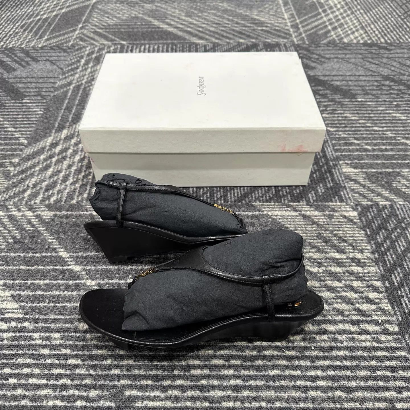 Yves Saint Laurent YSL CASSANDRE Lamb 4cm Toe-Loop 1-Strap Sandals 38.5EU NIB Size US 8 / IT 38 - 4 Thumbnail