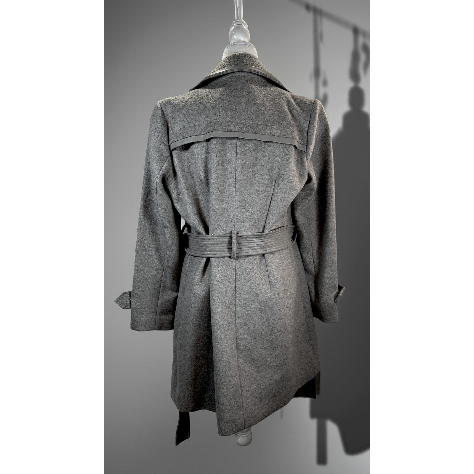 Badgley Mischka THE NEW YORK COAT Size M / US 6-8 / IT 42-44 - 2 Thumbnail