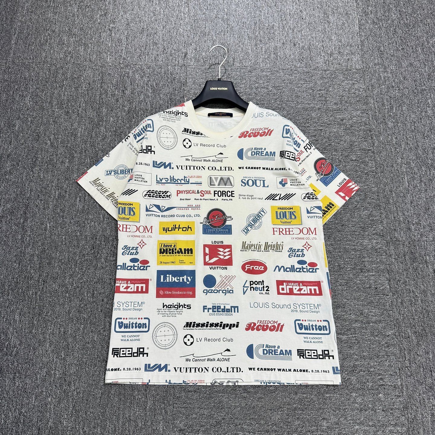 Louis Vuitton Louis Vuitton Multi Graphic Logo T-Shirt Size S Size US S / EU 44-46 / 1 - 1 Thumbnail
