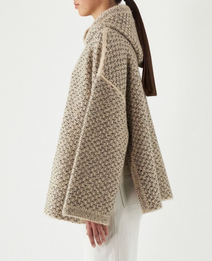 Loro Piana o1srvl11e0824 Size: OS / Poncho Hooded Cape in Brown Size ONE SIZE - 5 Thumbnail