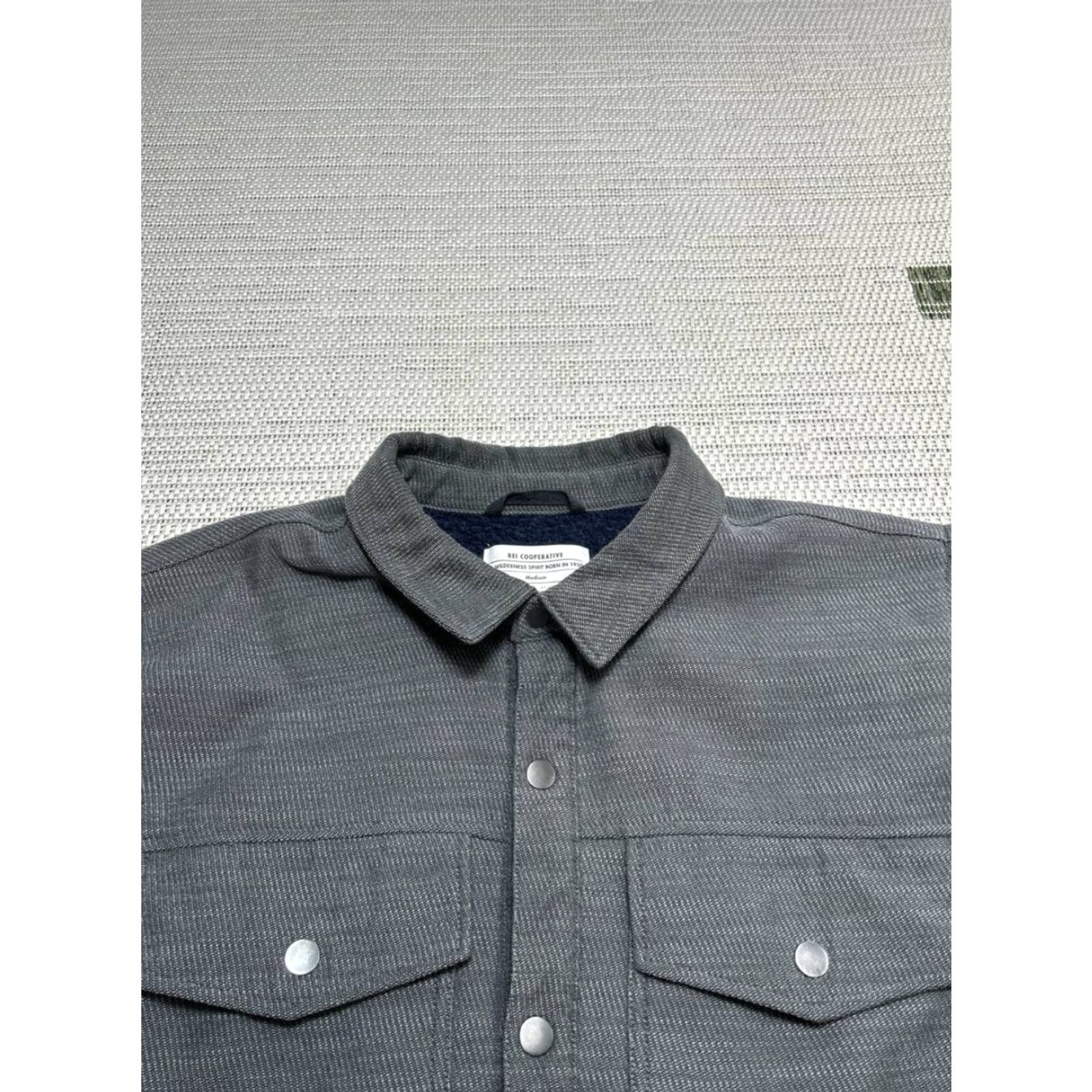 Vintage REI Shirt Jacket Mens Medium Gray Snap Button Windbreaker Outdoor Fall Winter Spring Jacket Modern Fit Size US M / EU 48-50 / 2 - 2 Thumbnail