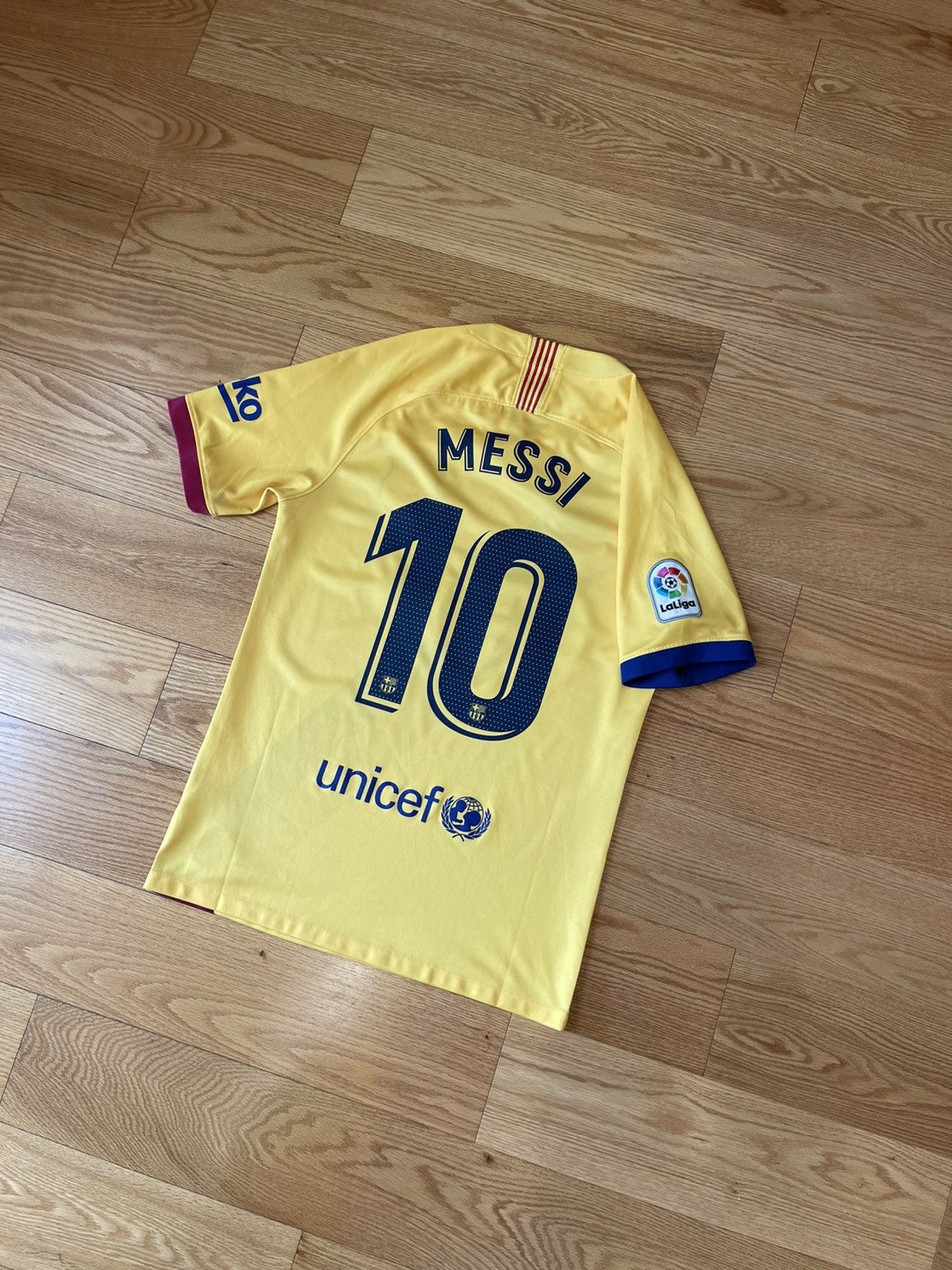 Nike Nike FC Barcelona LIONEL MESSI🇦🇷 2019/20 away jersey Size US S / EU 44-46 / 1 - 1 Thumbnail