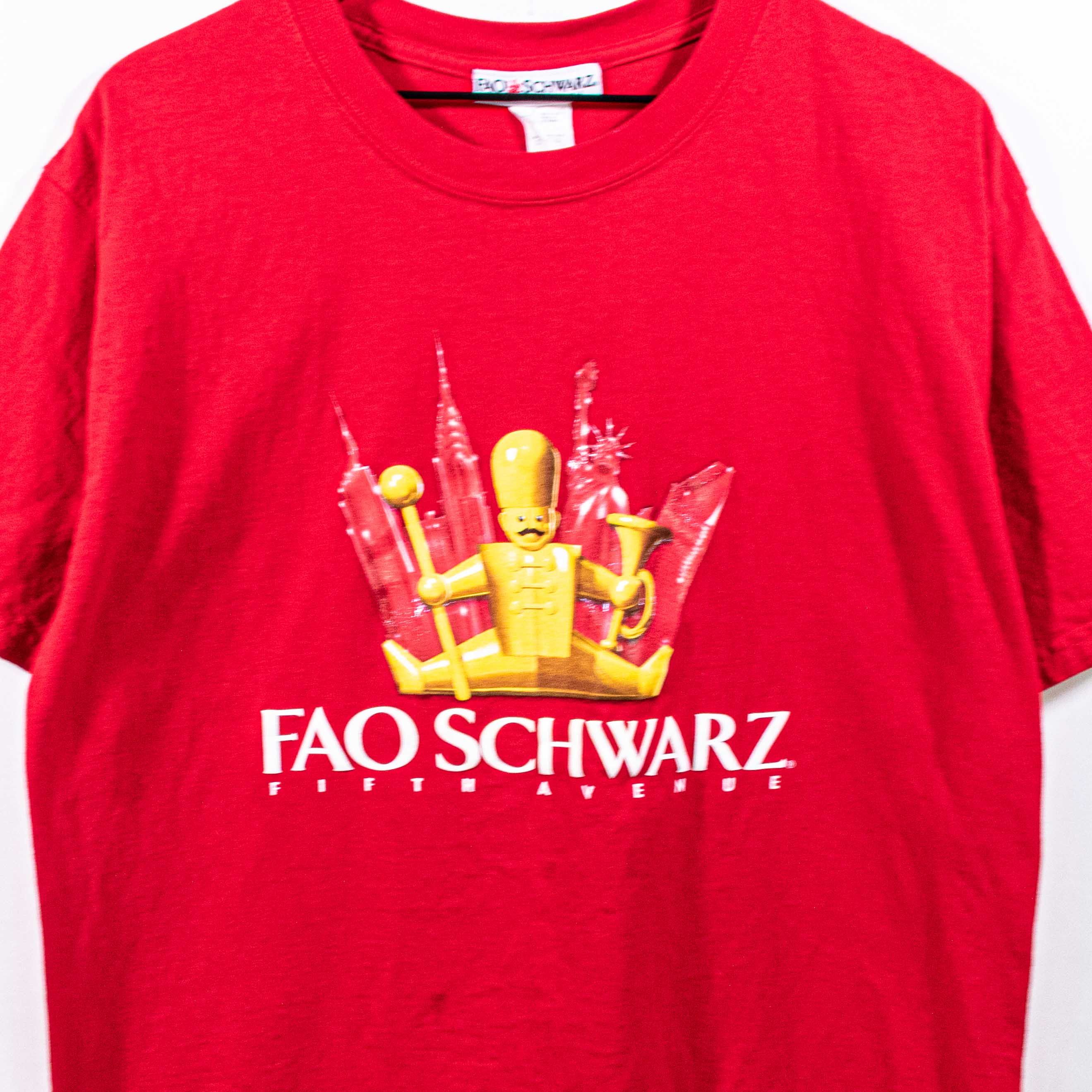 Vintage FAO Schwarz Fifth Avenue Toy Store T-Shirt Y2K NYC New York Size US L / EU 52-54 / 3 - 3 Thumbnail