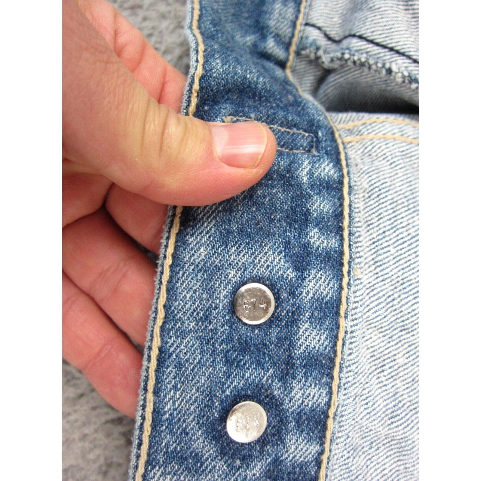 Levi's VINTAGE Levi's Trucker Jacket Mens L Blue Denim Button Regular 80s 90s Casual Workwear Jeans Style Bomber Jacket Boys Mens Size US 33 - 7 Thumbnail