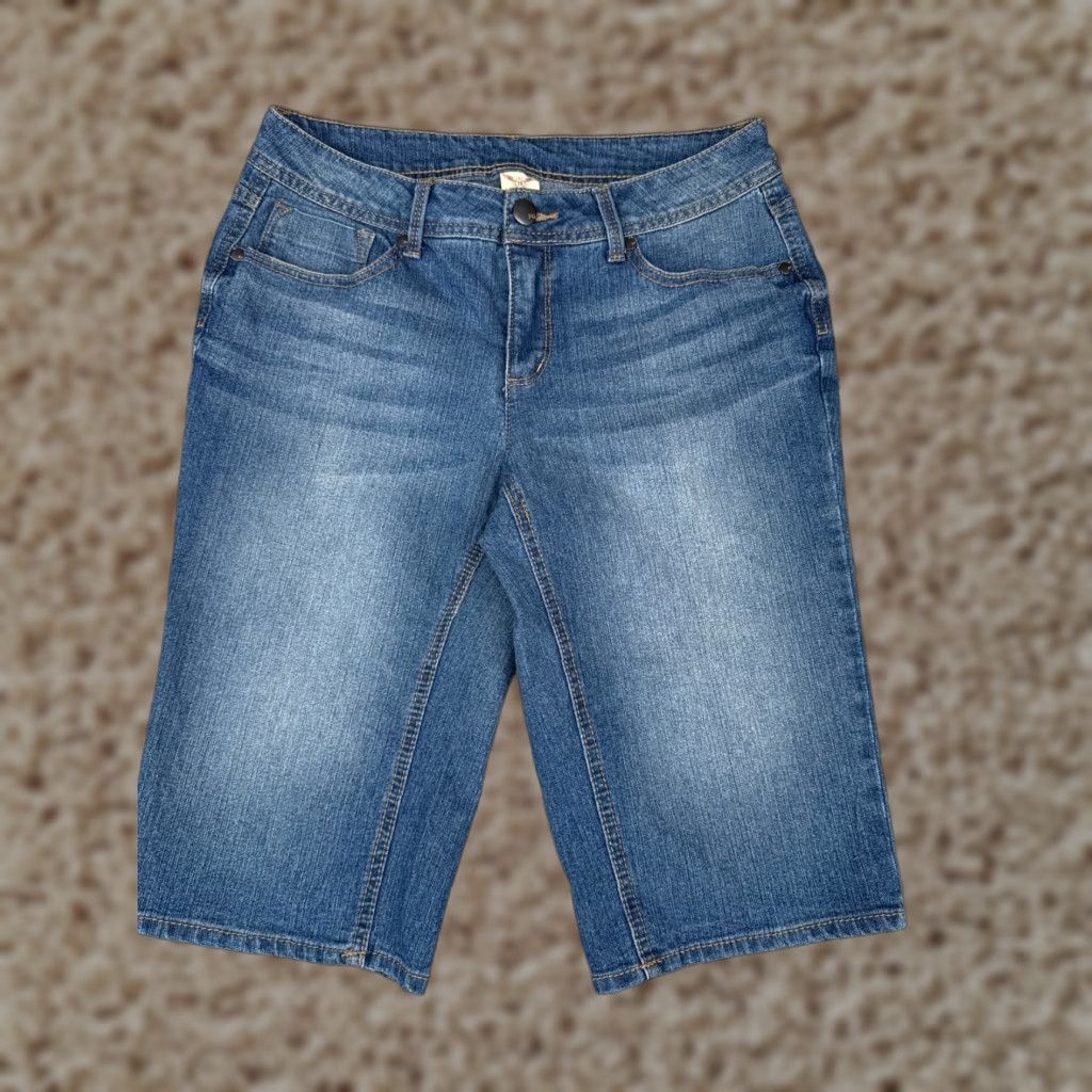 Faded Glory Faded Glory Jeans Women Capri 12 Blue Denim Mid Rise 30x14 Cotton Blend Distressed Pockets Capris 5-Pocket Size 34" / US 12 / IT 48 - 1 Thumbnail