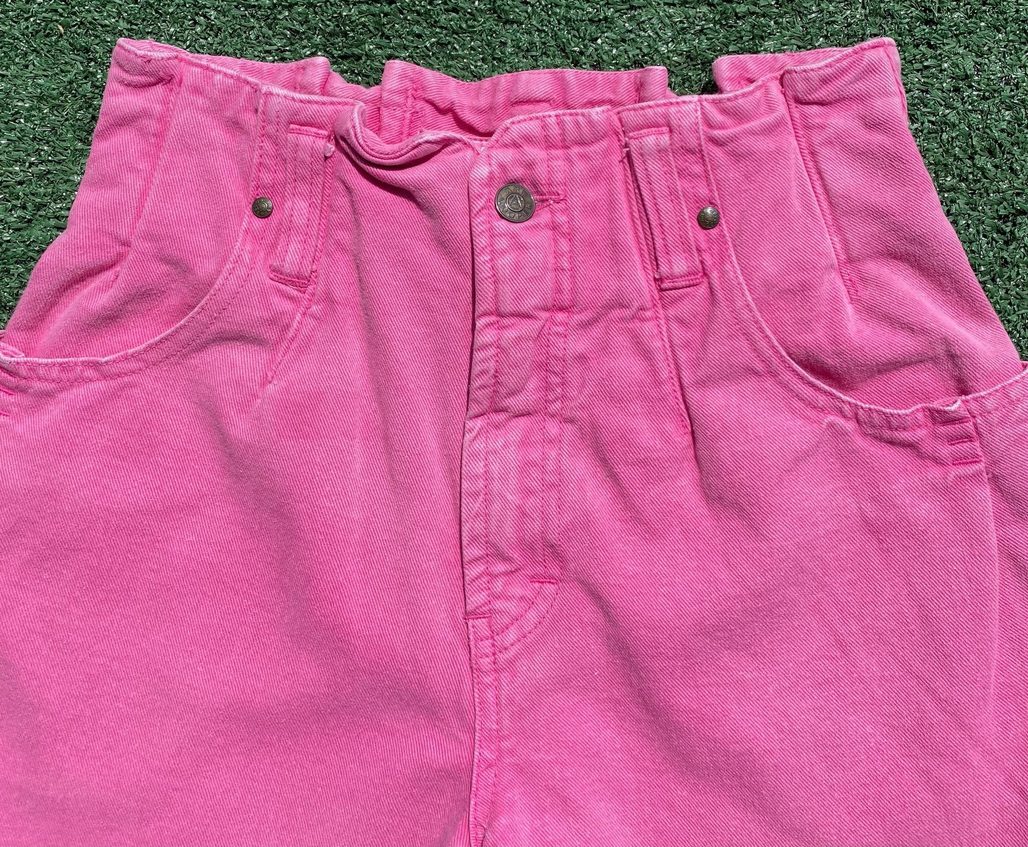 Vintage 80’s Hot Pink Paper Bag Waist Denim Shorts 24” Waist Size 24" / US 00 / IT 34 - 2 Thumbnail
