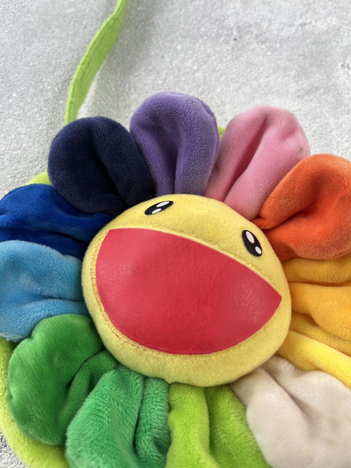 Takashi Murakami Send offer🔥Rare Takashi Murakami Smile Flower Sling Bag Size ONE SIZE - 4 Thumbnail