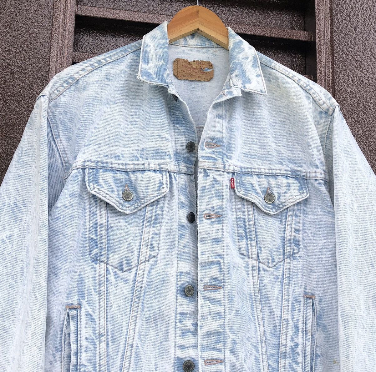 Levi's VTG Levis Light Wash Blue Denim Distressed Trucker jacket Size US M / EU 48-50 / 2 - 2 Thumbnail