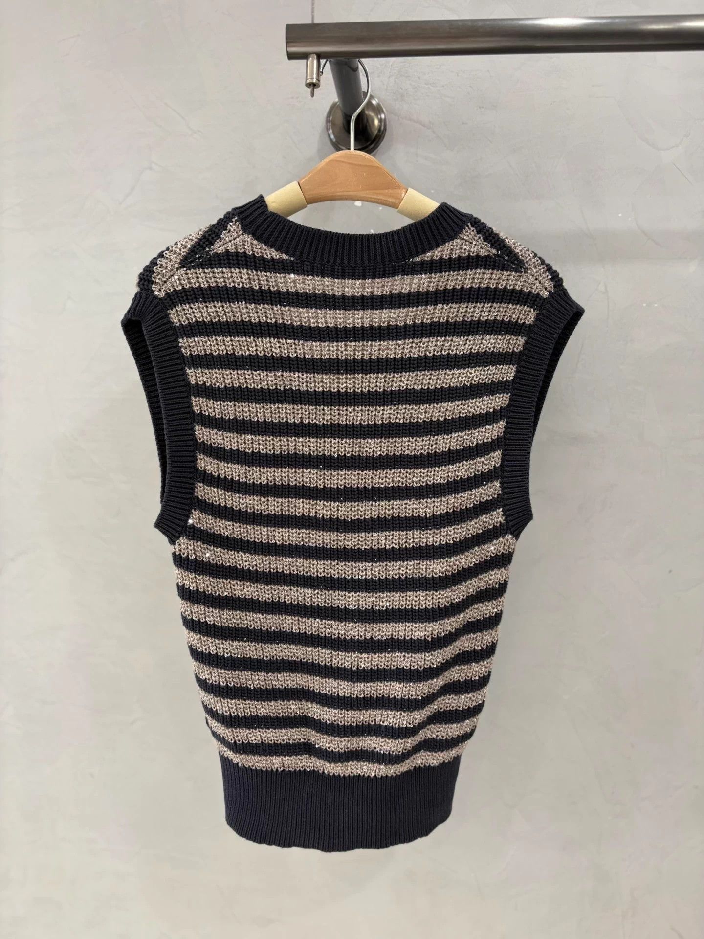 Brunello Cucinelli BC Sparkle Stripe V-neck Knit Vest Deadstock M Size M / US 6-8 / IT 42-44 - 3 Thumbnail