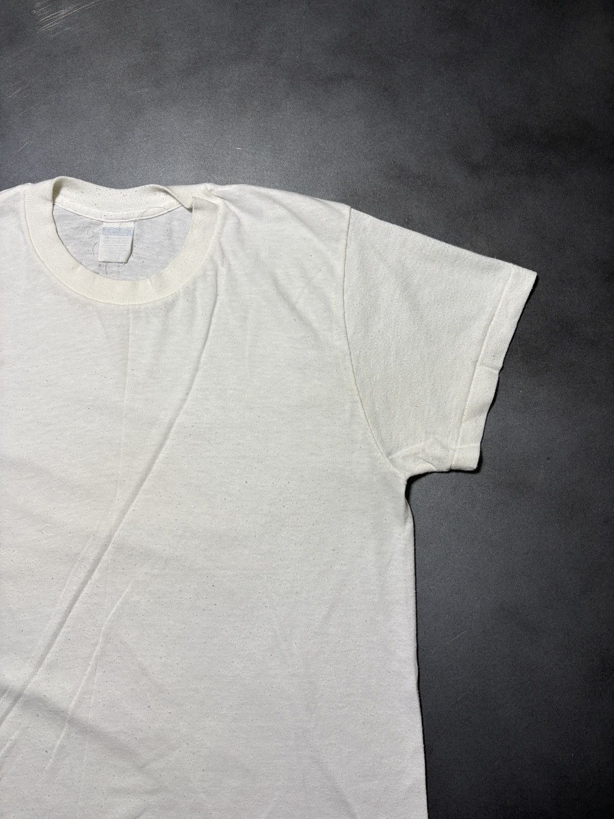 Vintage Vintage Blank Tee 1980s White T-Shirt Made in USA Thin Small Size US S / EU 44-46 / 1 - 6 Thumbnail
