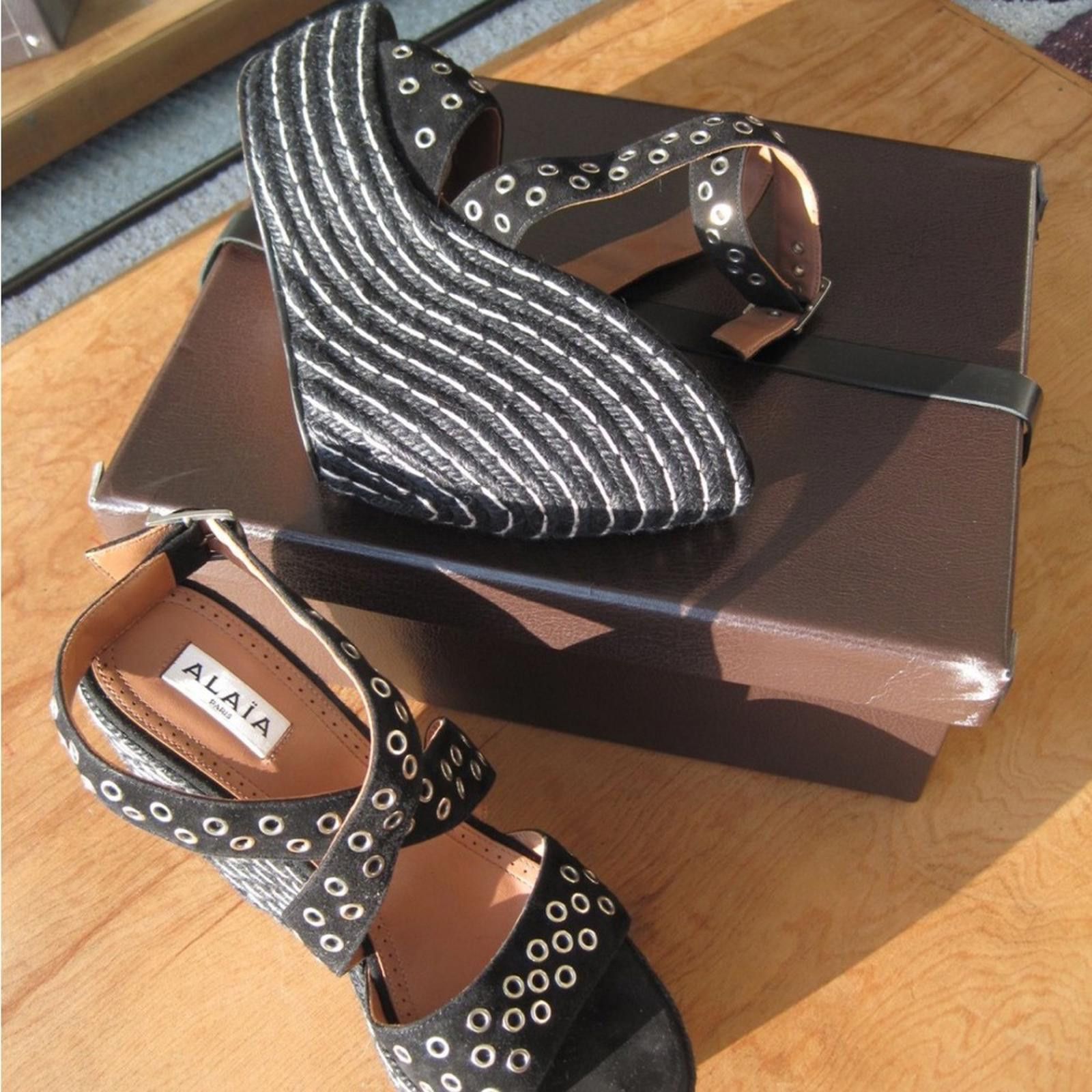 Alaia Alaïa Black Suede Eyelet Strap Wedge Sandals Size US 9 / IT 39 - 2 Thumbnail