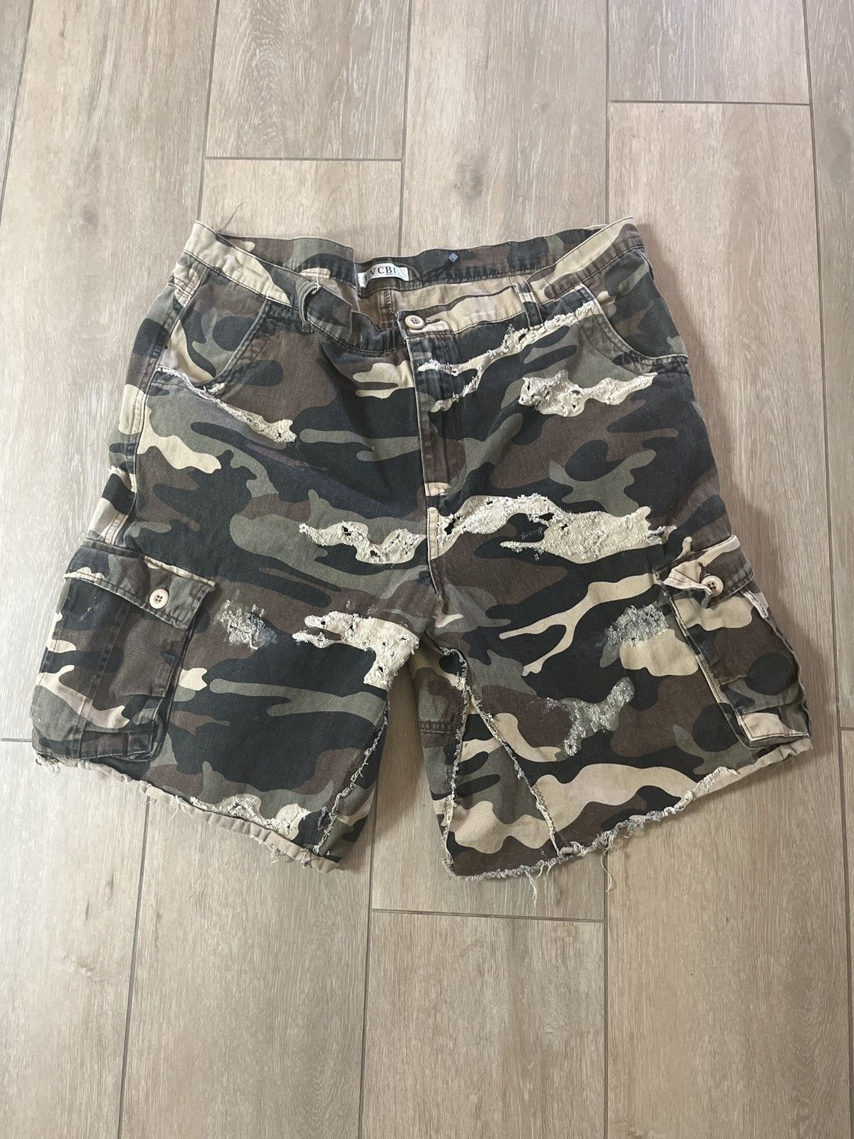 Designer × Japanese Brand camo distresses shorts Size US 38 / EU 54 - 1 Thumbnail